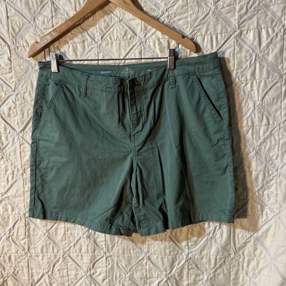 St. John's Bay Women's Green Chino Shorts Size 14 Solid Pockets